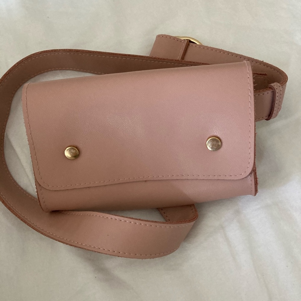 Leather Gigi Pip Belt Bag